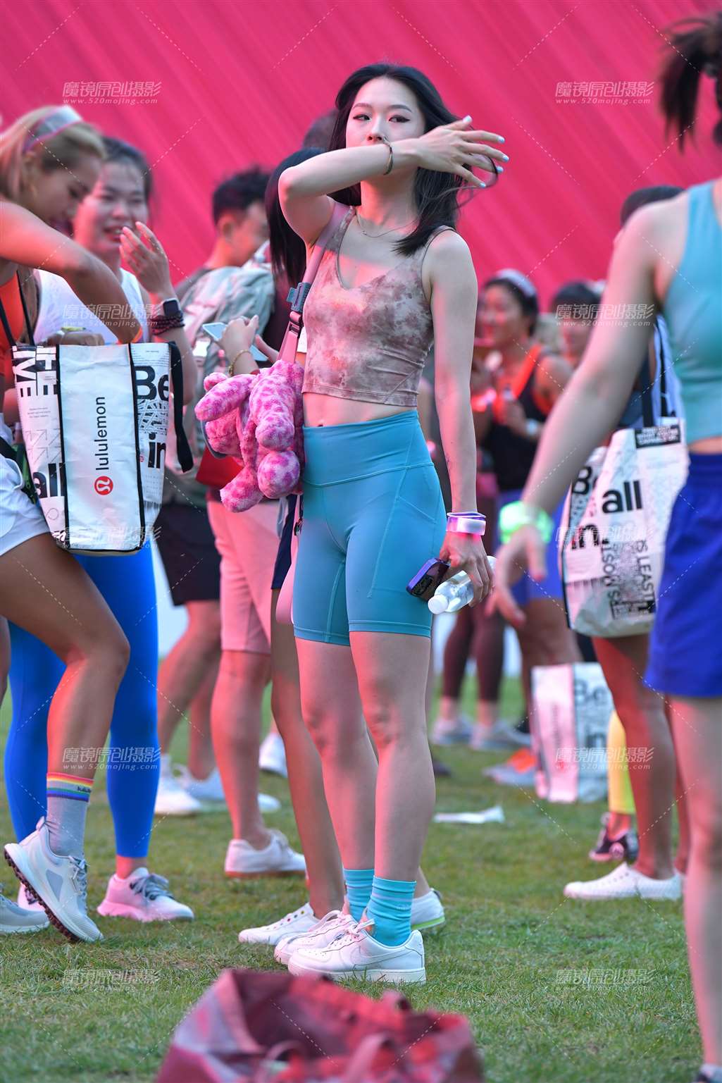 图片[4]-清爽五分瑜伽裤美女-街拍流行馆
