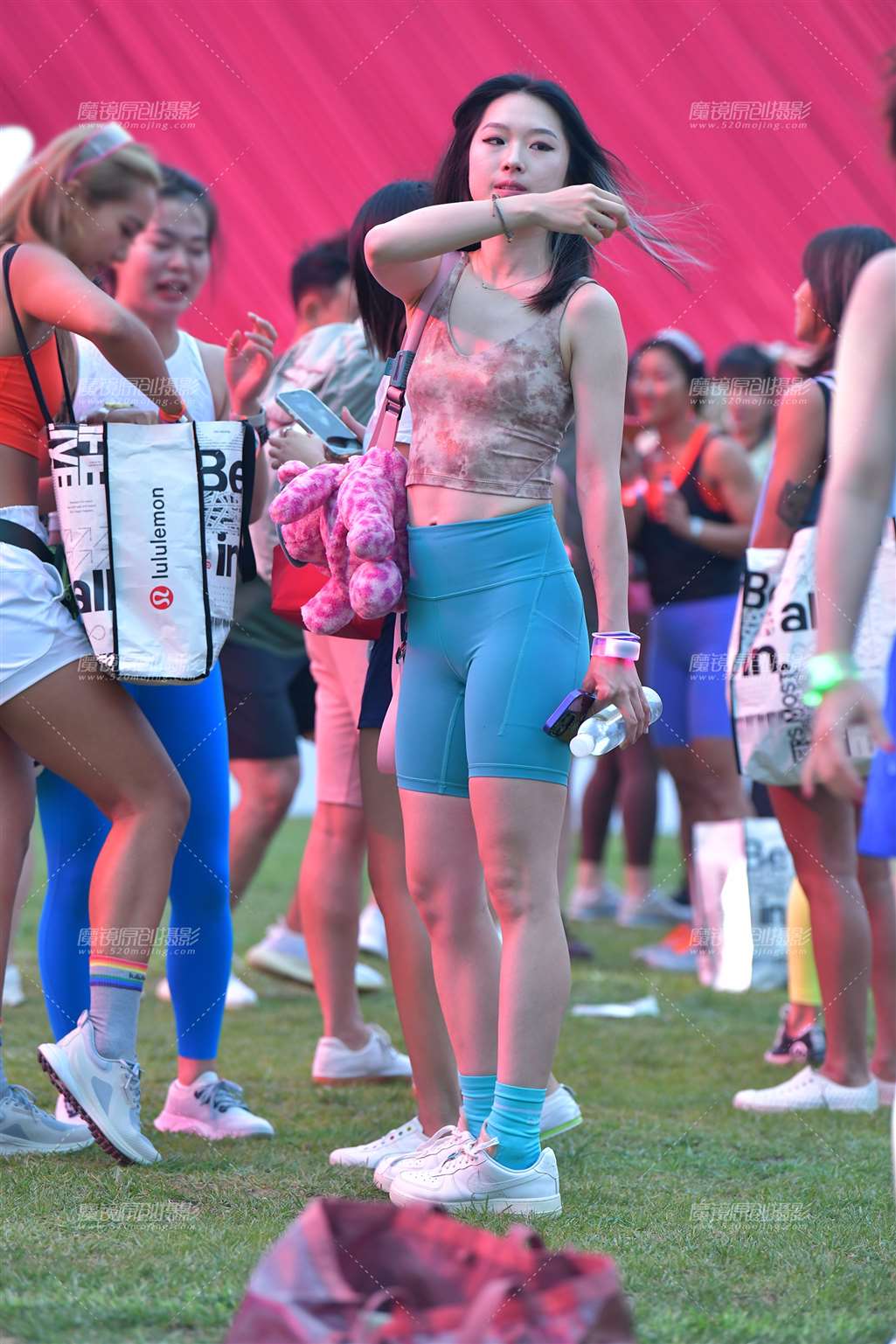 图片[5]-清爽五分瑜伽裤美女-街拍流行馆