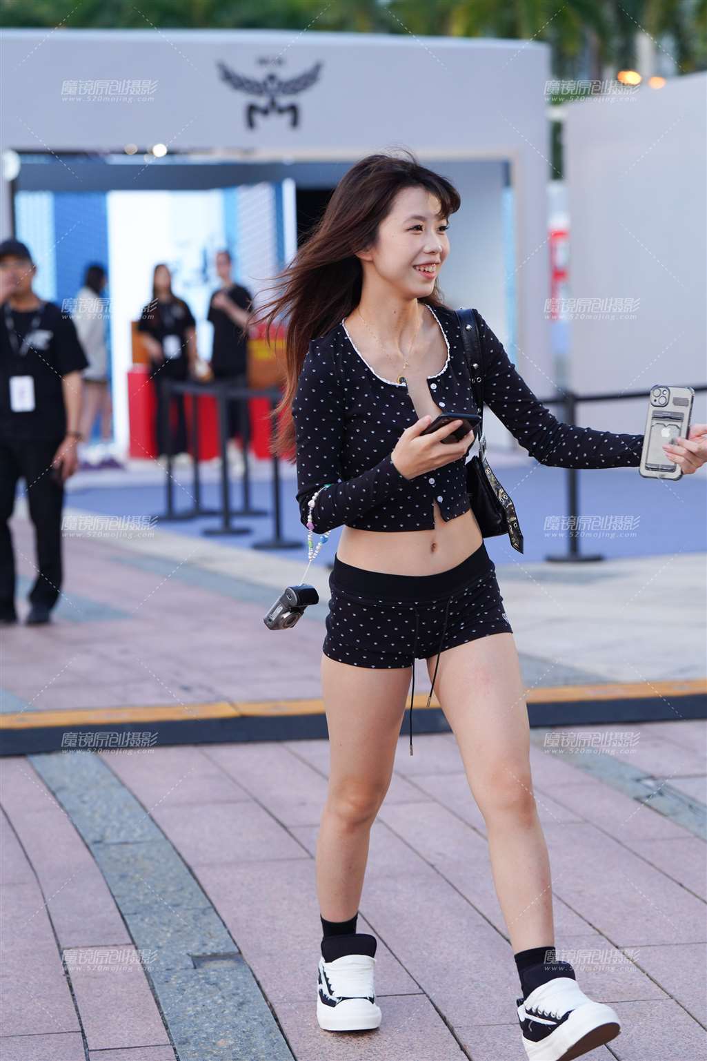 图片[1]-可人小妹-街拍流行馆