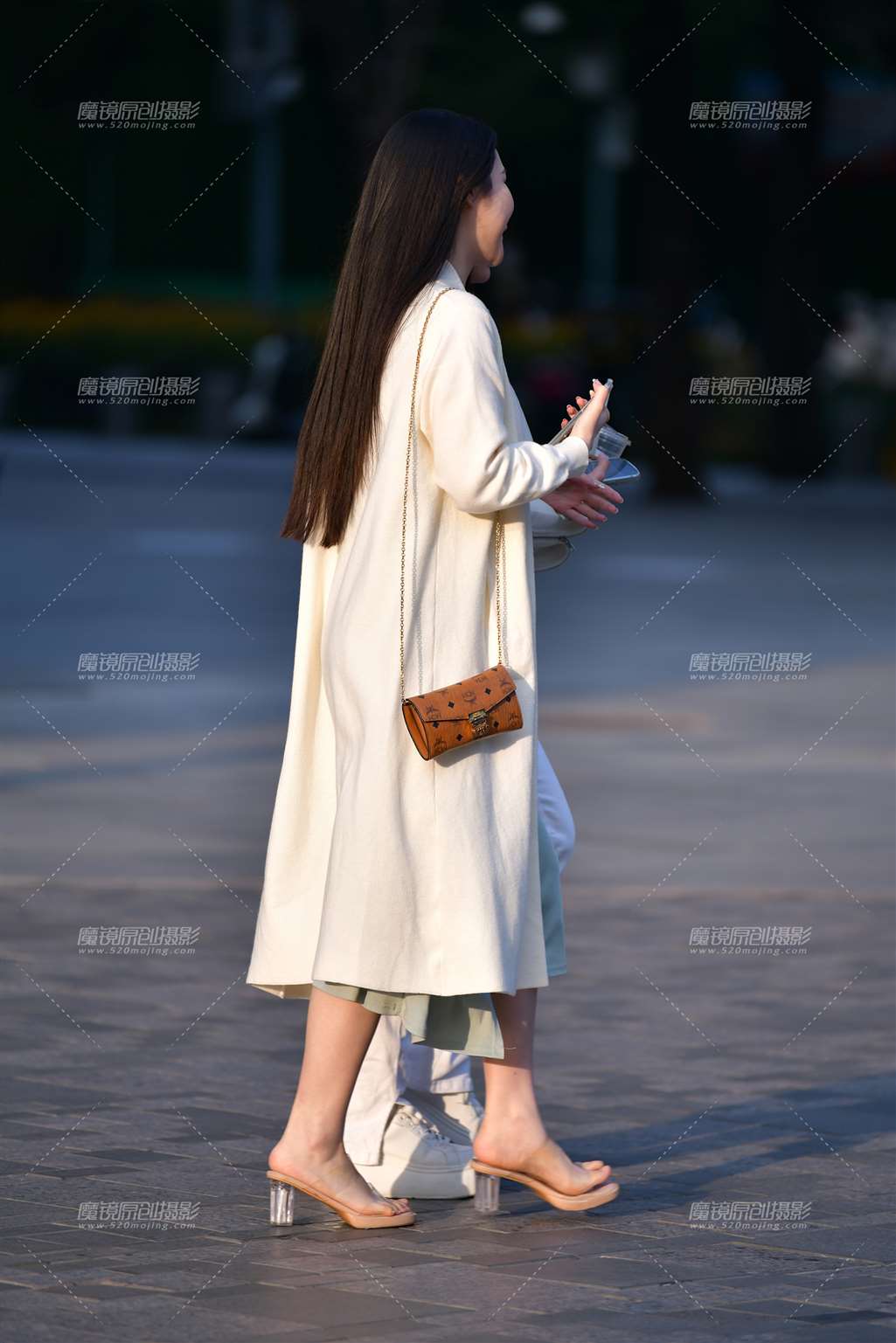 图片[2]-漂亮长裙美女-街拍流行馆