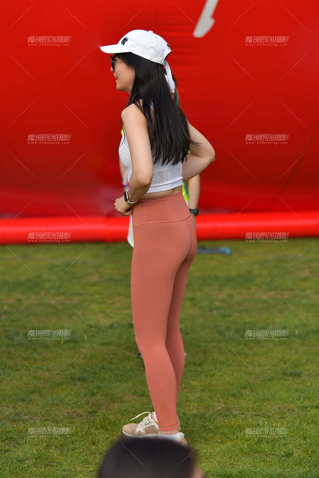 图片[4]-拍照瑜伽紧身裤美女-街拍流行馆