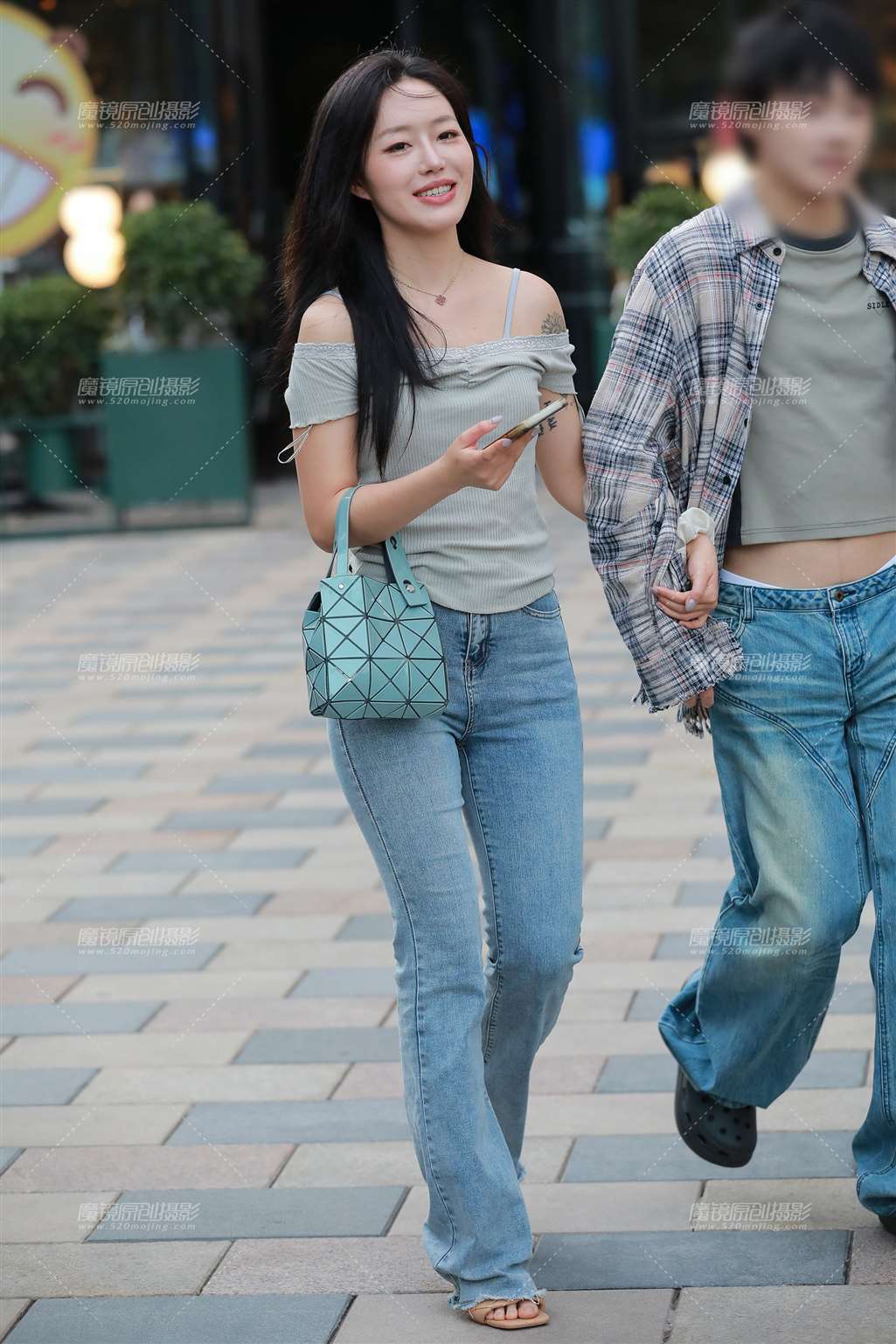 图片[1]-紧牛高跟美女-街拍流行馆