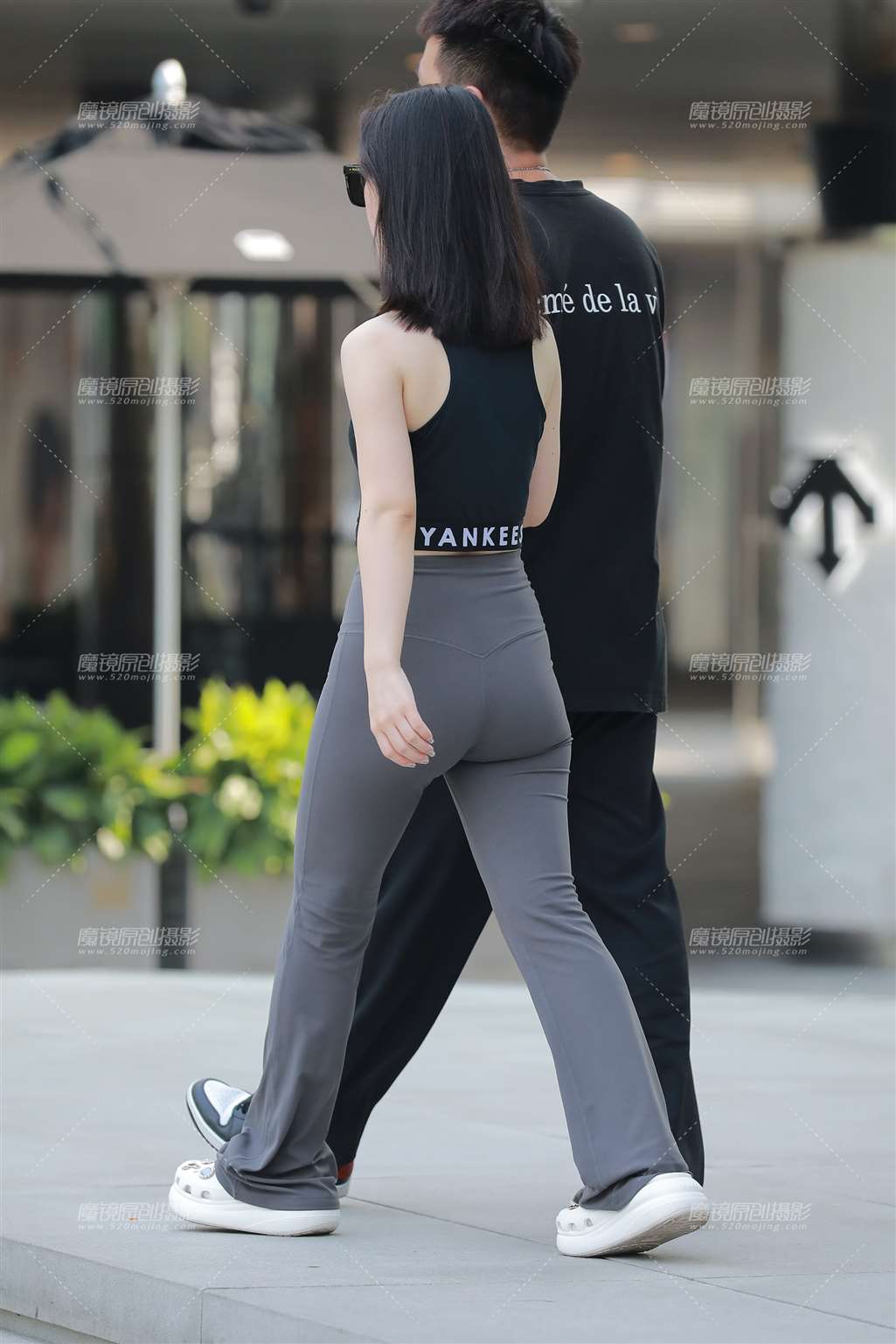 图片[4]-灰色瑜伽裤美女-街拍流行馆