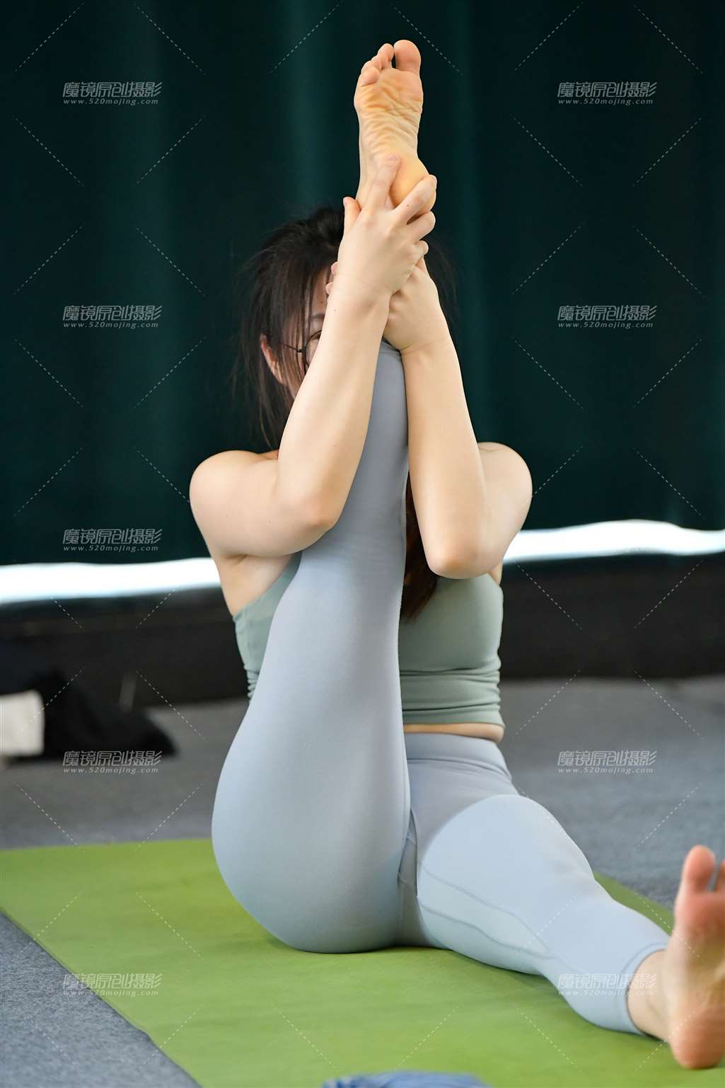 图片[3]-舒展优美瑜伽裤美女-街拍流行馆