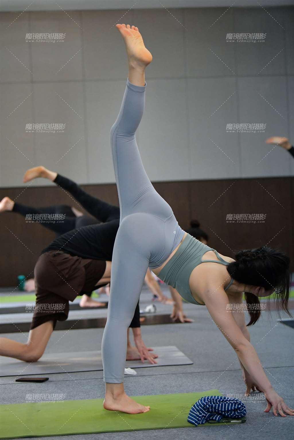 图片[5]-舒展优美瑜伽裤美女-街拍流行馆
