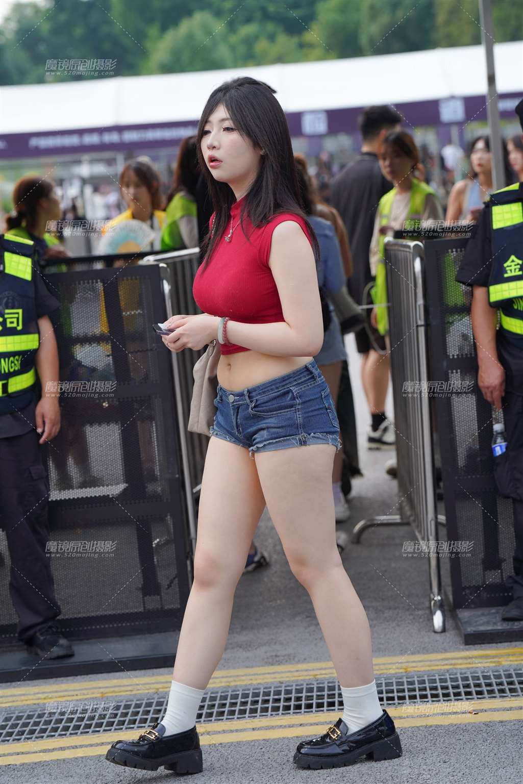 图片[1]-肉感大白腿-街拍流行馆