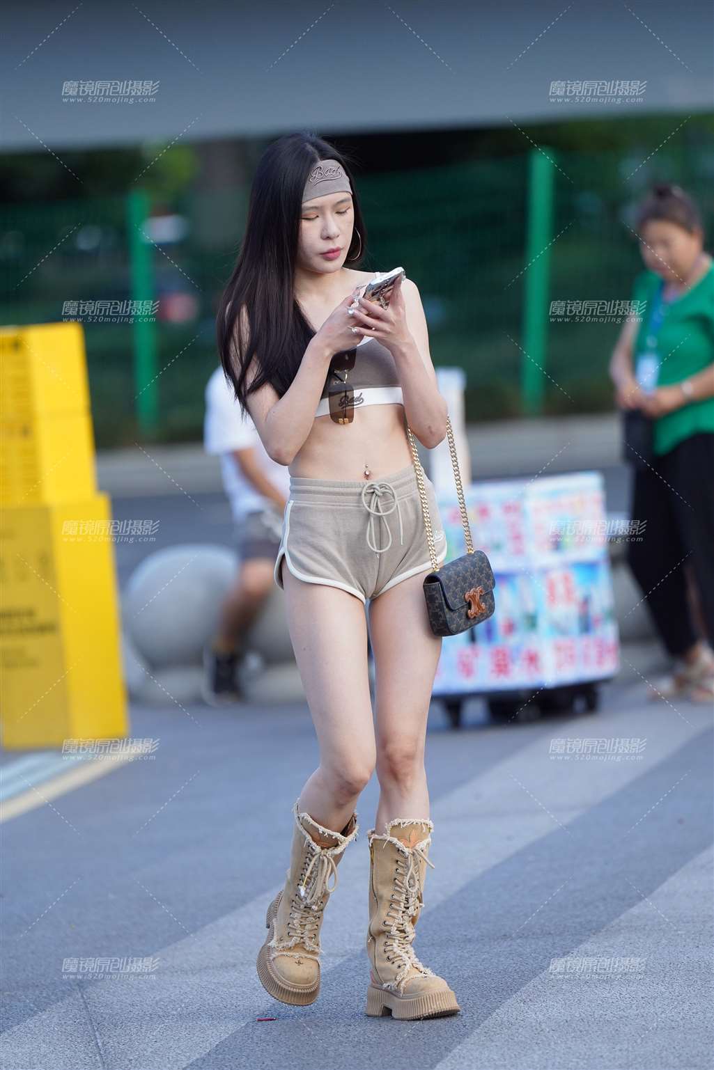 图片[3]-清凉热裤-街拍流行馆