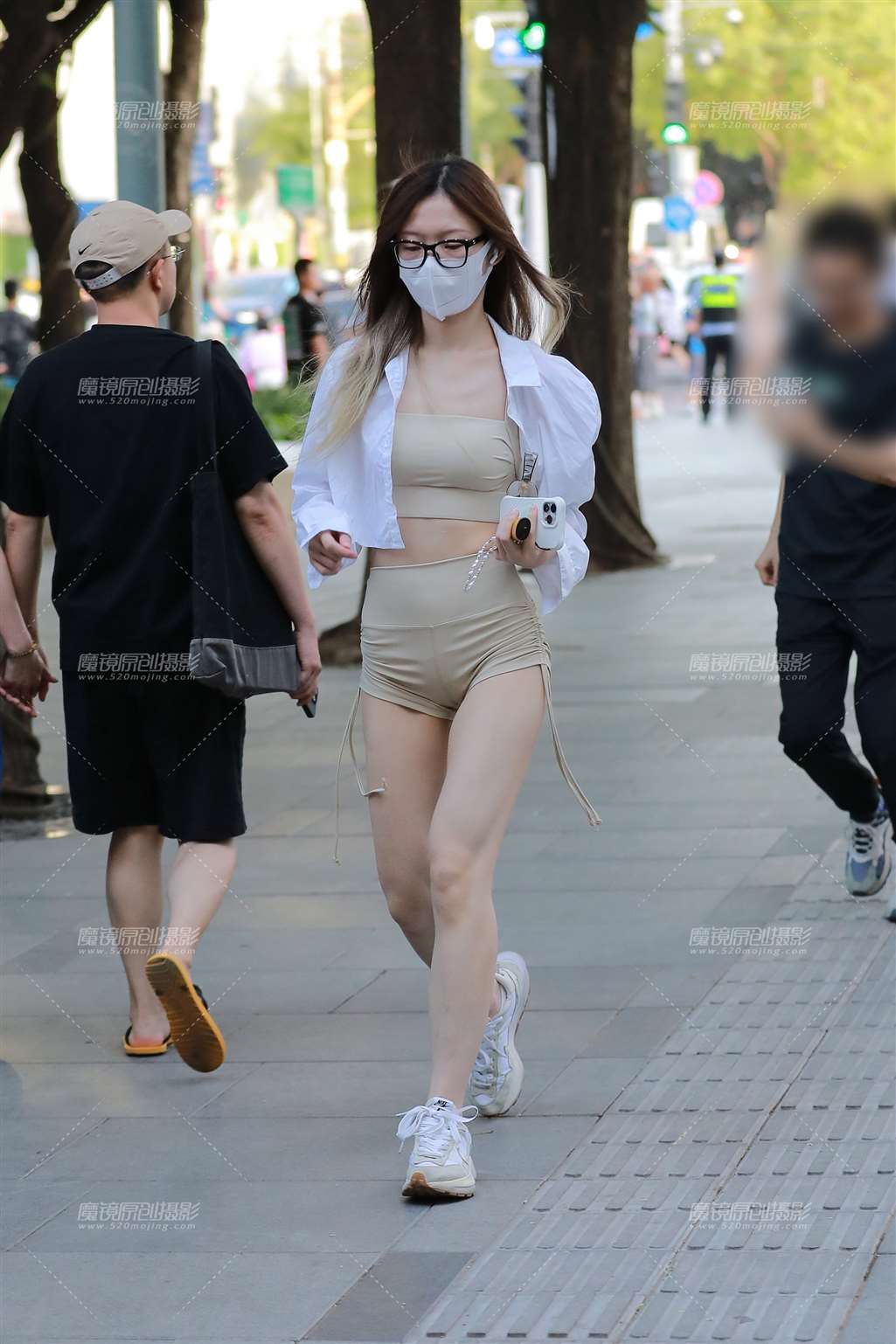 图片[3]-瑜伽短裤美女-街拍流行馆