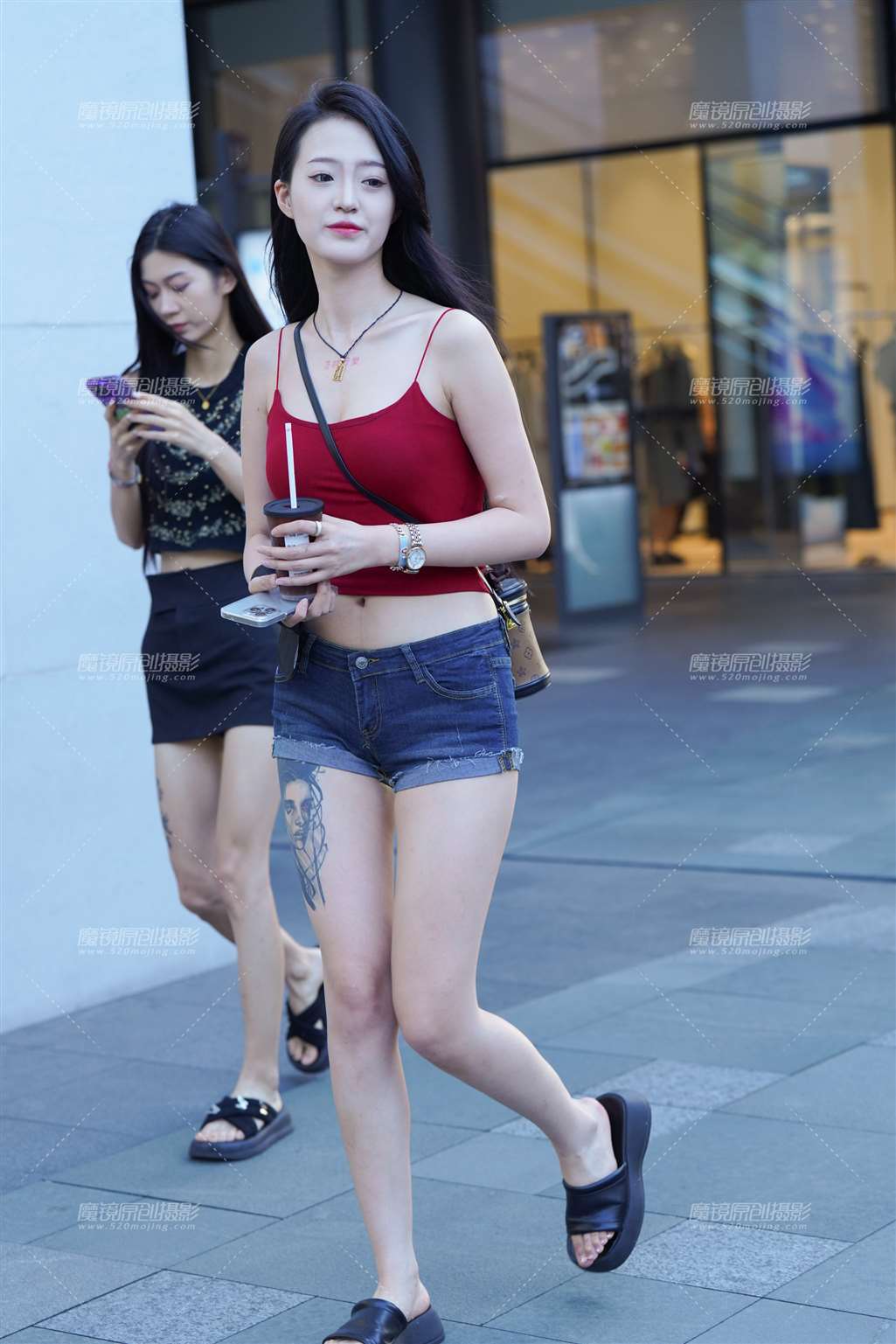 图片[1]-热裤长腿-街拍流行馆