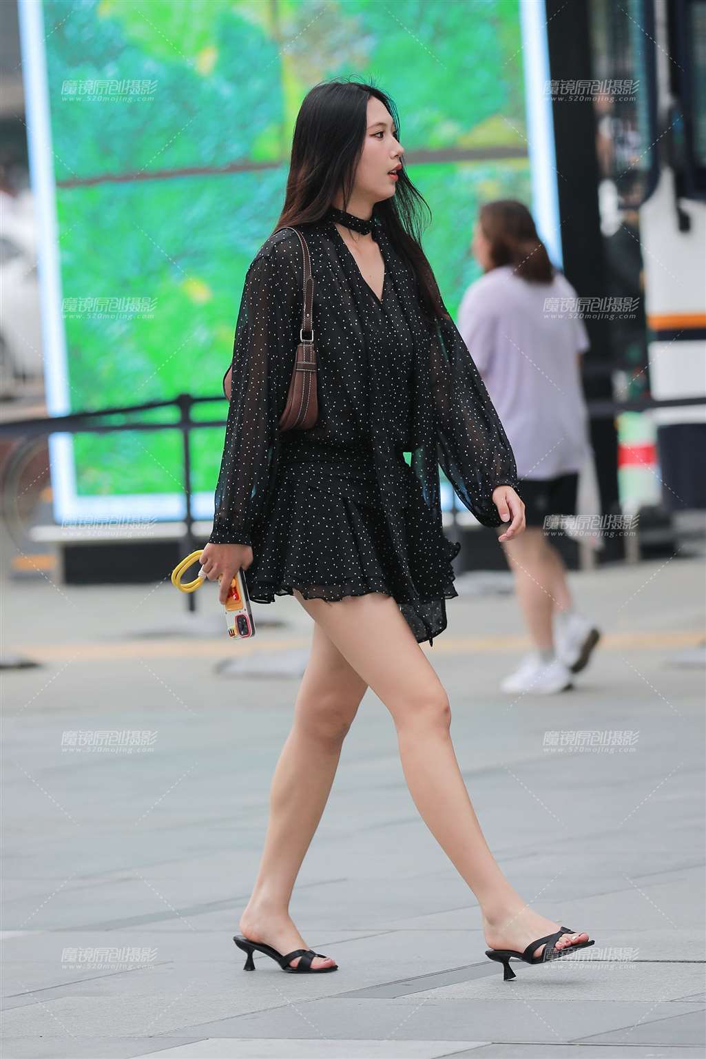 图片[3]-高挑美腿小姐姐-街拍流行馆